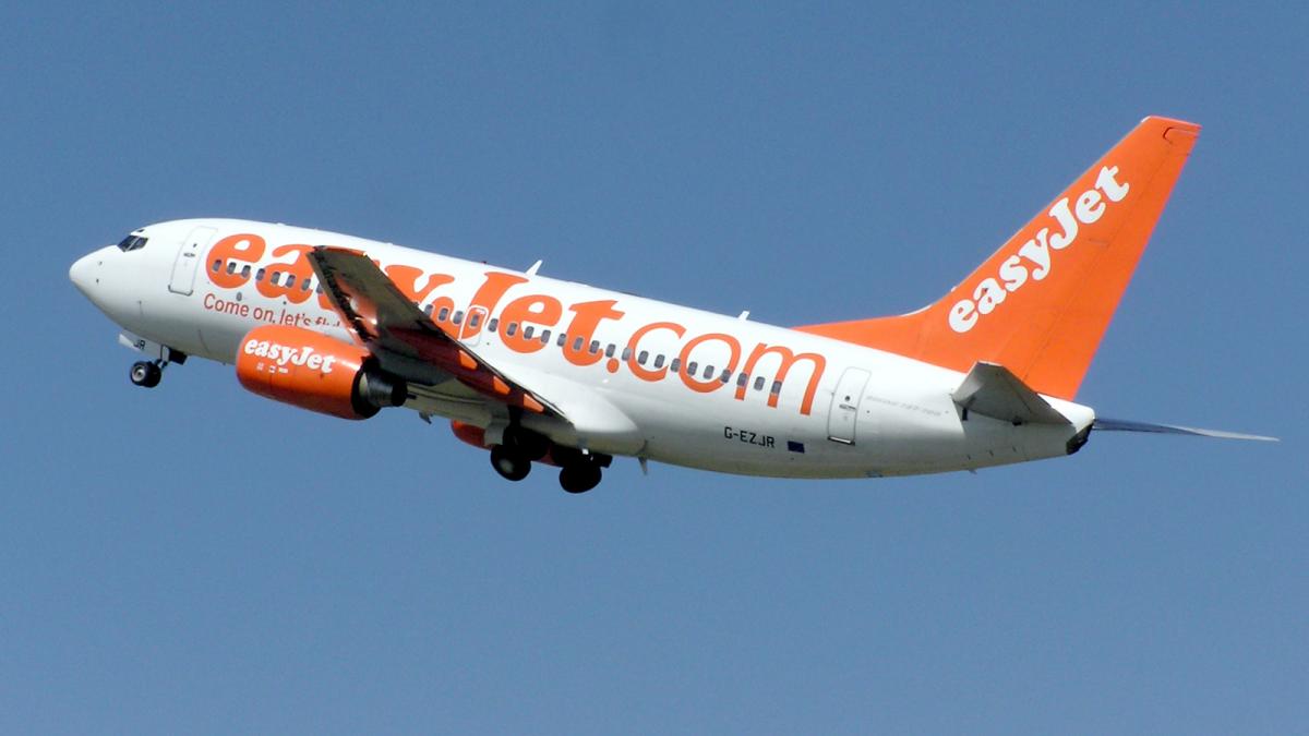 Easyjet.b737-700.g-ezjr.bristol.arp.jpg