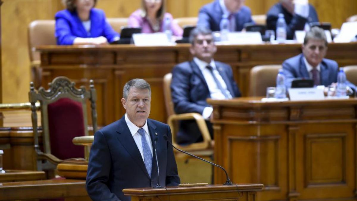 iohannis parlament far.jpg