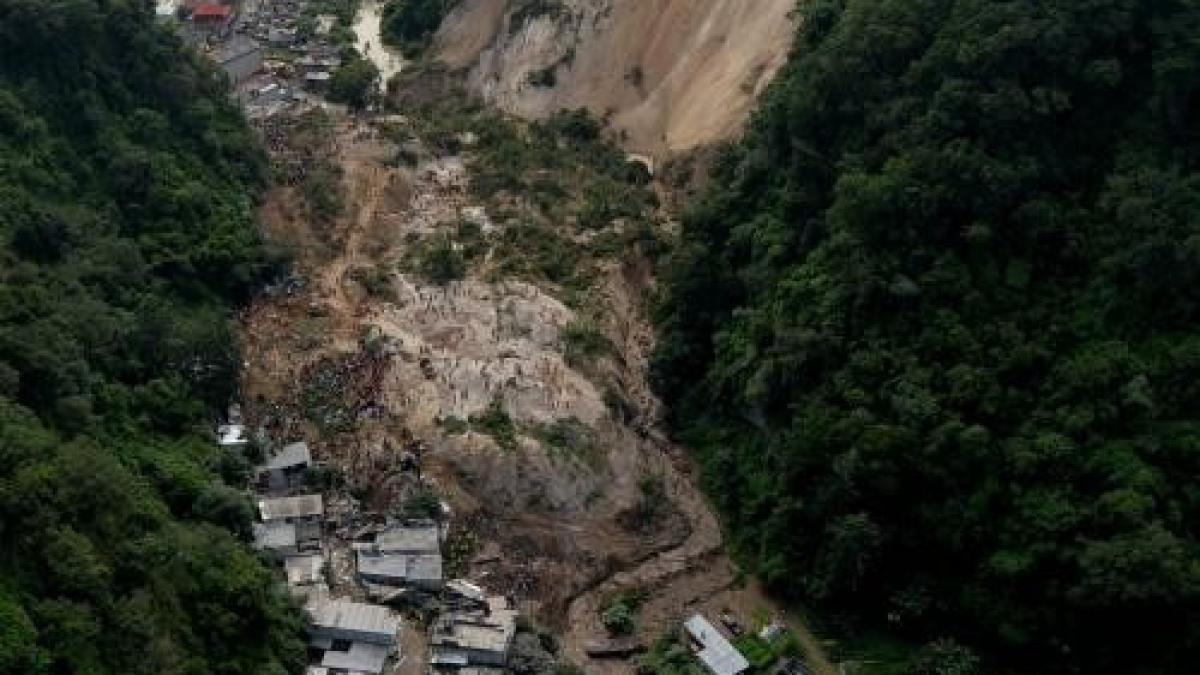 guatemala landslide.jpg