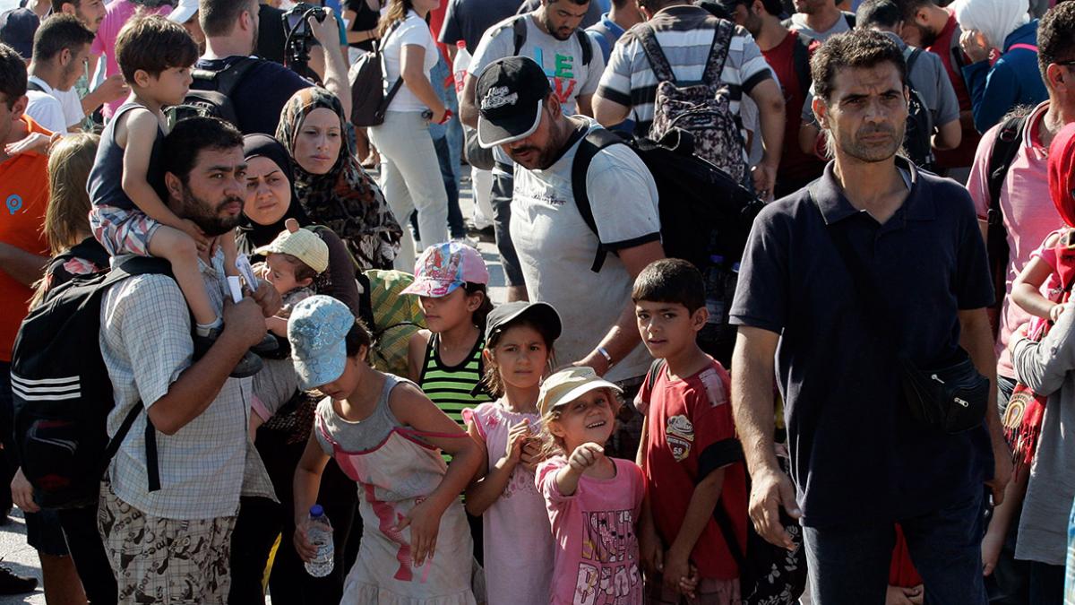 syrian-migrants-athens-ship.jpg