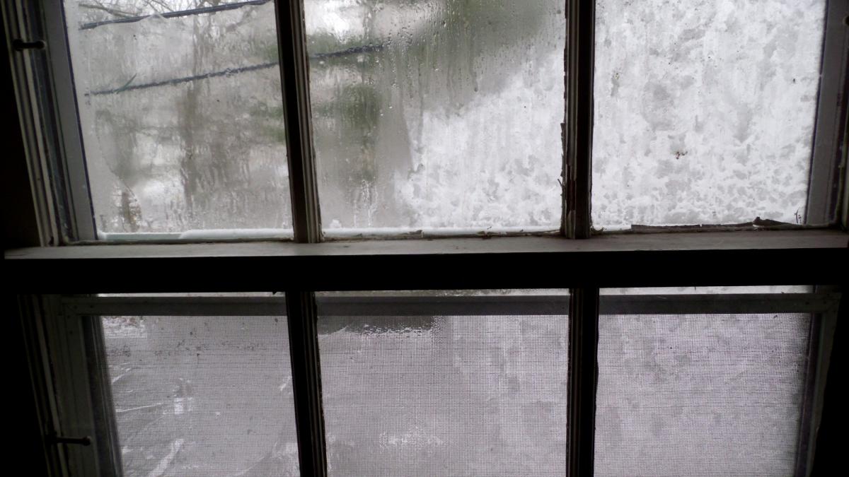 ice_and_frosted_window_by_brighteyesgal-d4m7nhw.jpg