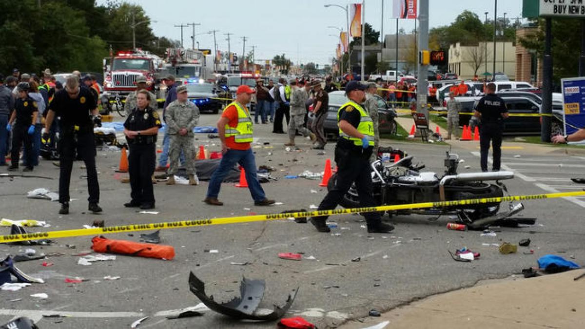 ct-oklahoma-state-homecoming-parade-crash-20151024.jpg