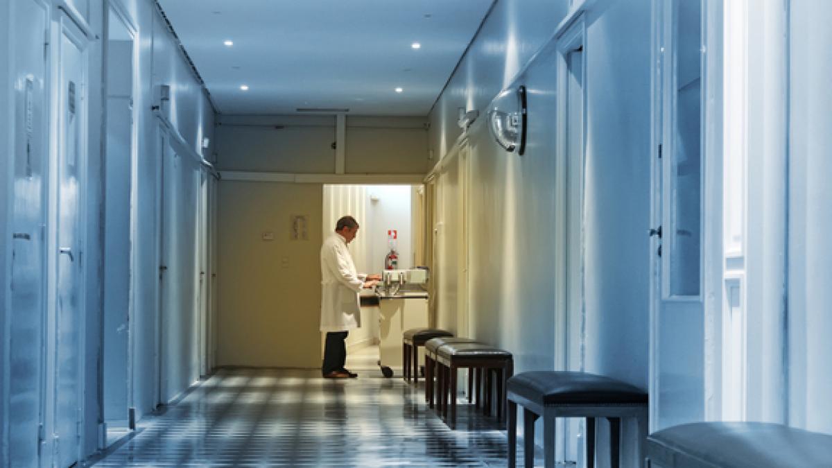 doctor-hospital-hallway-120124.jpg