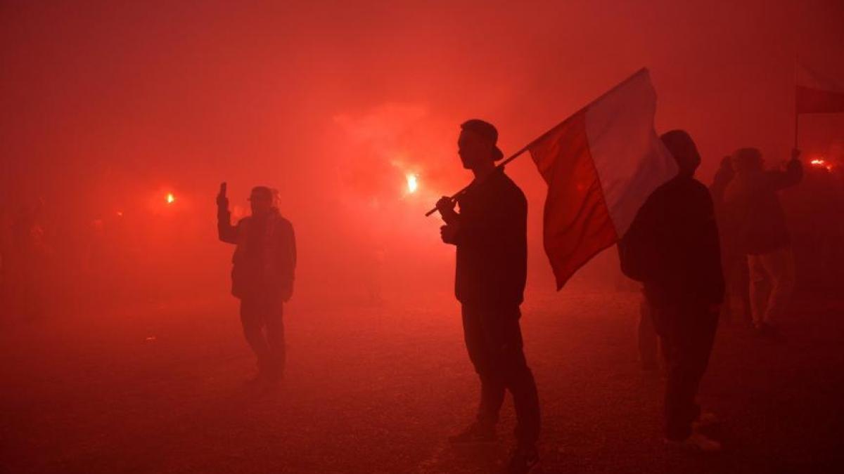 polonia miting foc steag agerpres_8091796.jpg