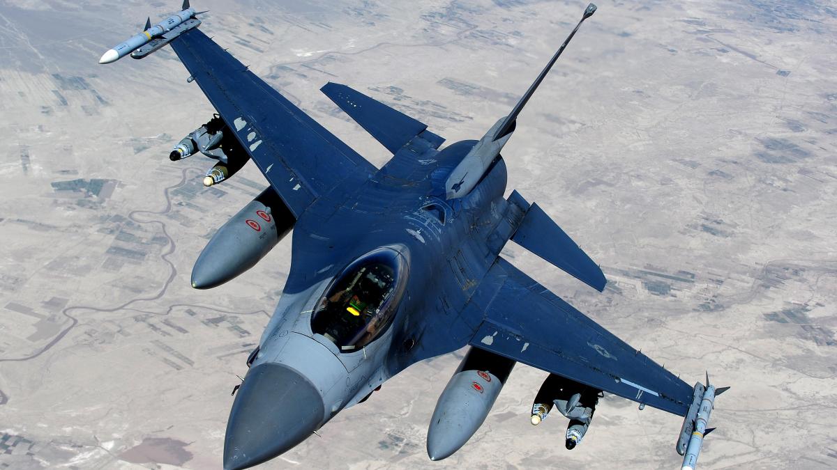 f-16.jpg