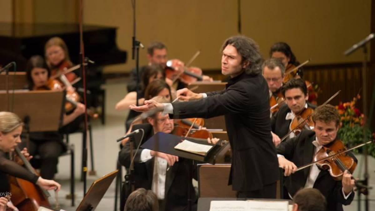 Vladimir Jurowski pe scena Festivalului Enescu 2013 credit foto Sergiu Iczkovits.jpg