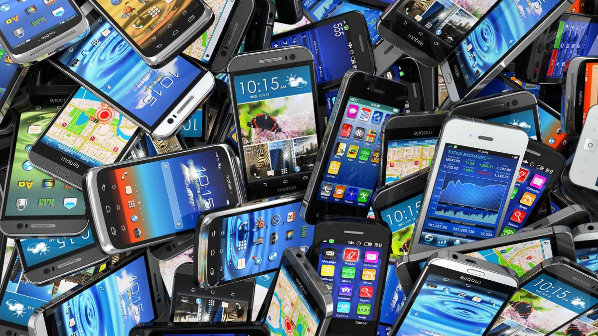 mobile-smartphones-pile-ss-1920.jpg