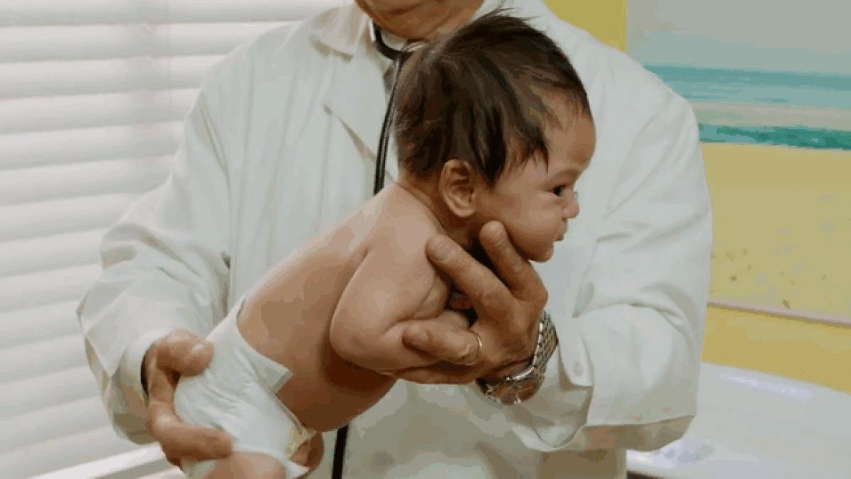 calm-baby-shake-booty-video-pediatrician-robert-hamilton-6.gif