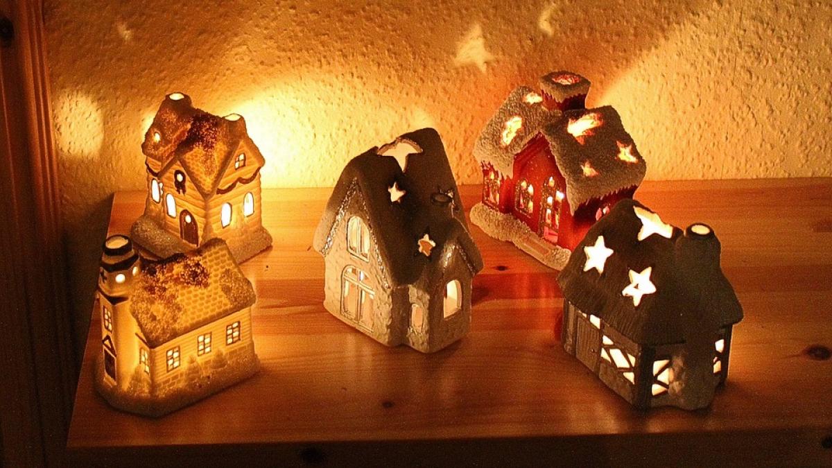 candles-houses-547346_960_720.jpg