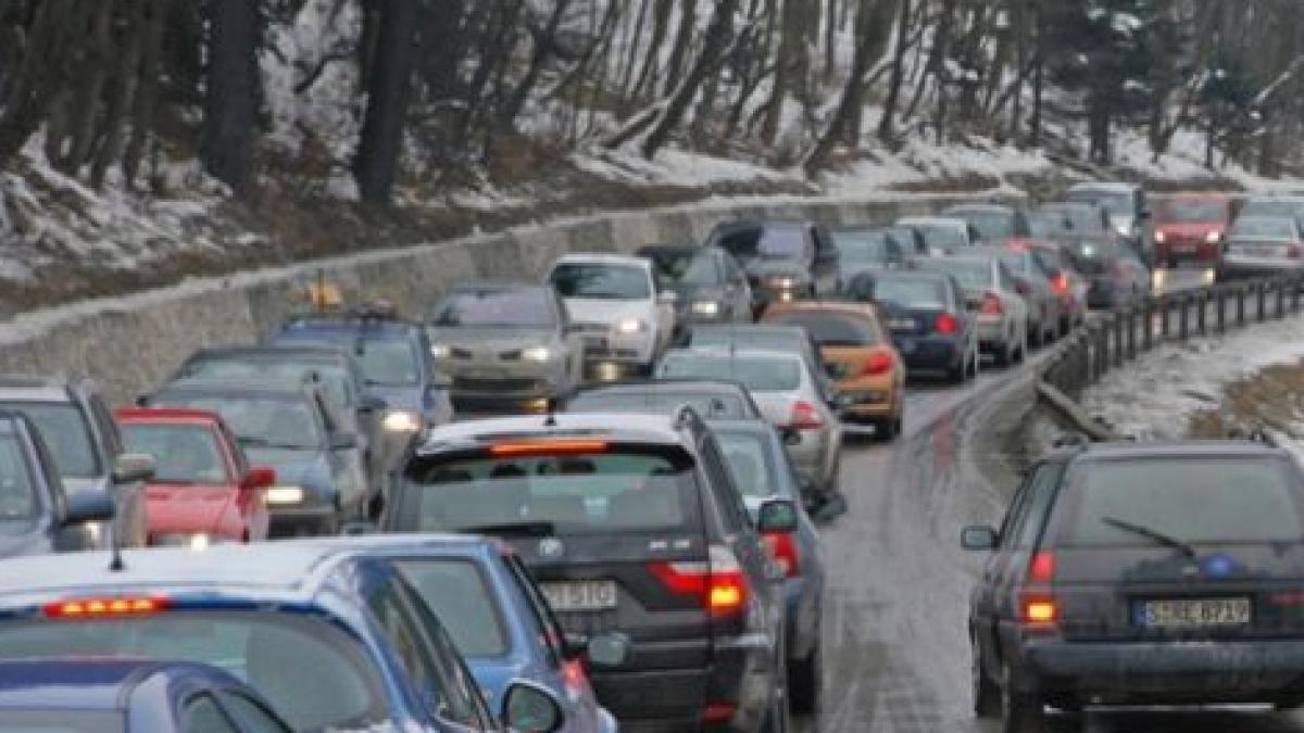 Infotrafic: Circulaţie îngreunată pe Valea Prahovei