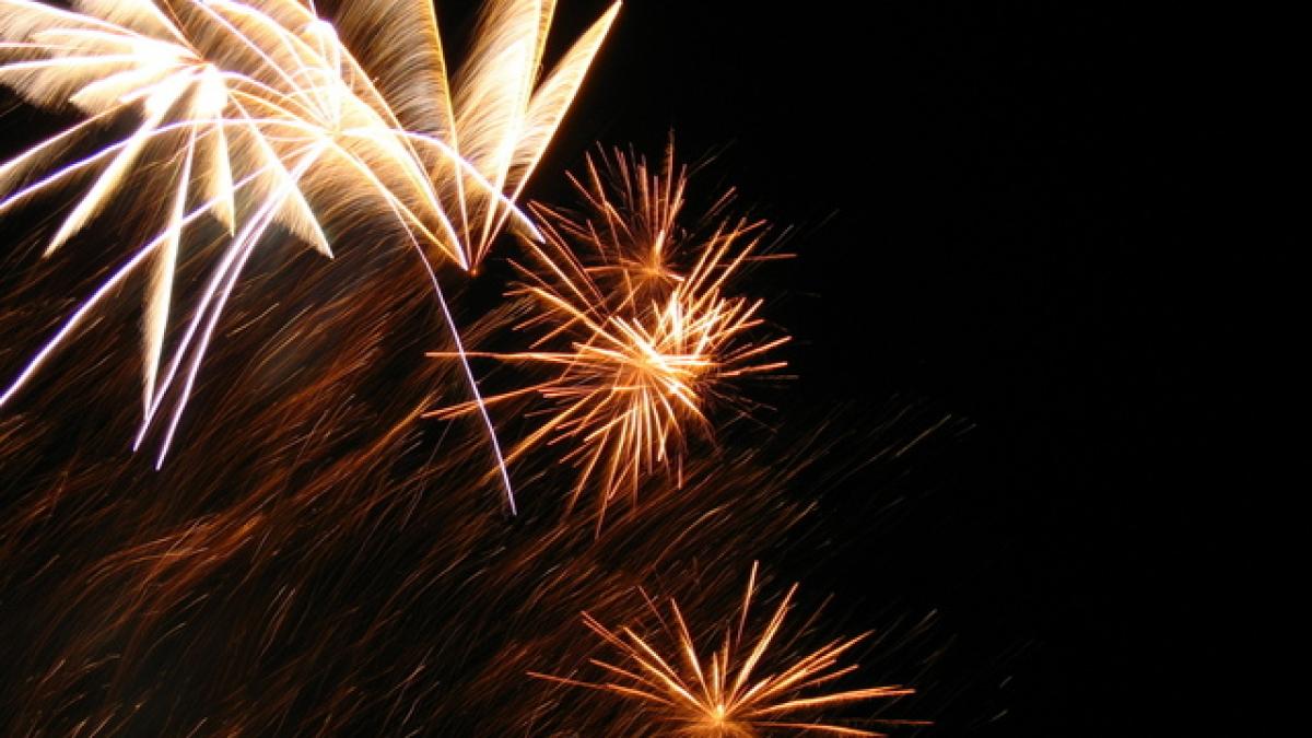 firework-2-1443369-640x480.jpg