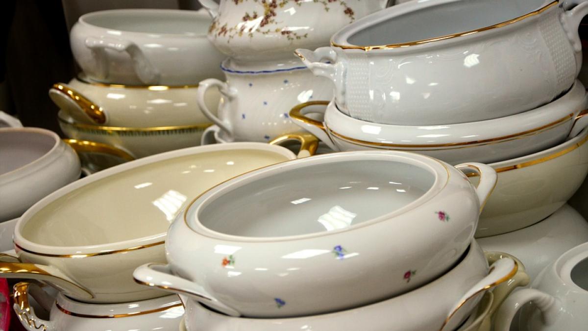 gold-trim-dinnerware-629365_960_720.jpg