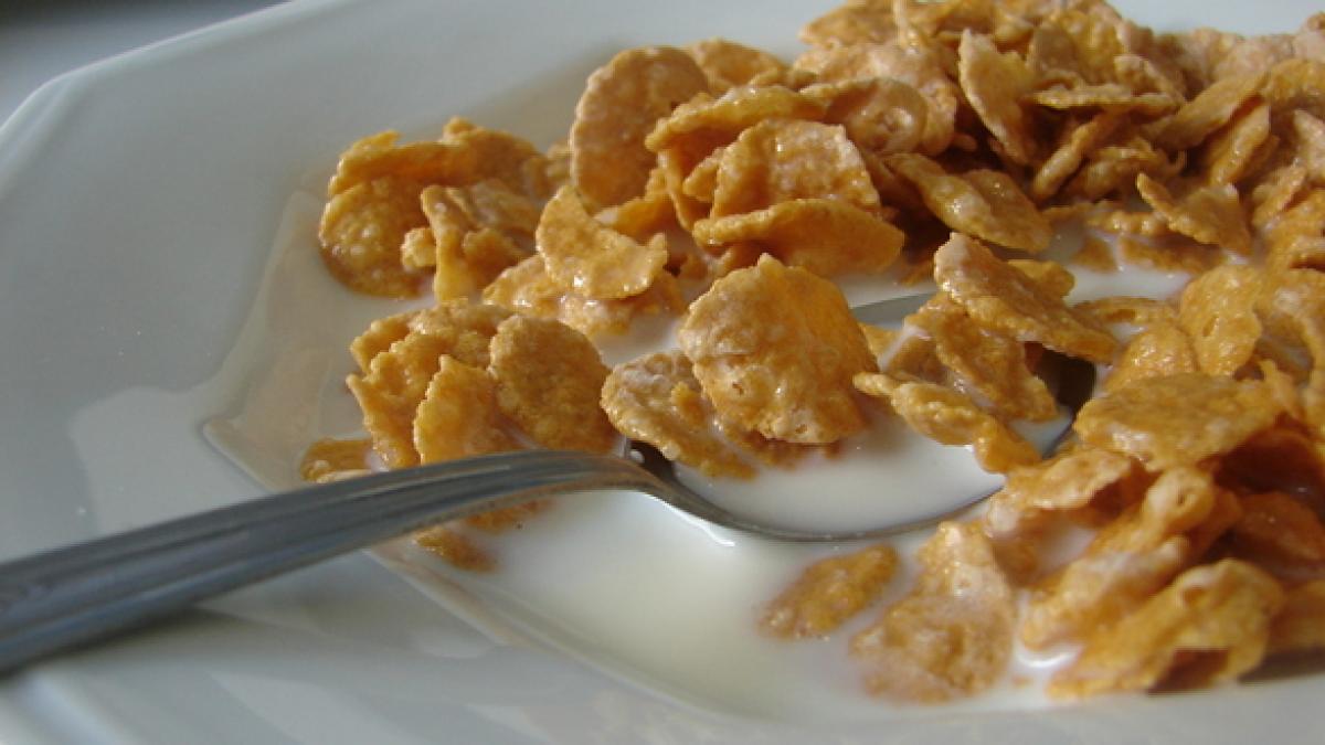 cereal-with-milk-1321771.jpg