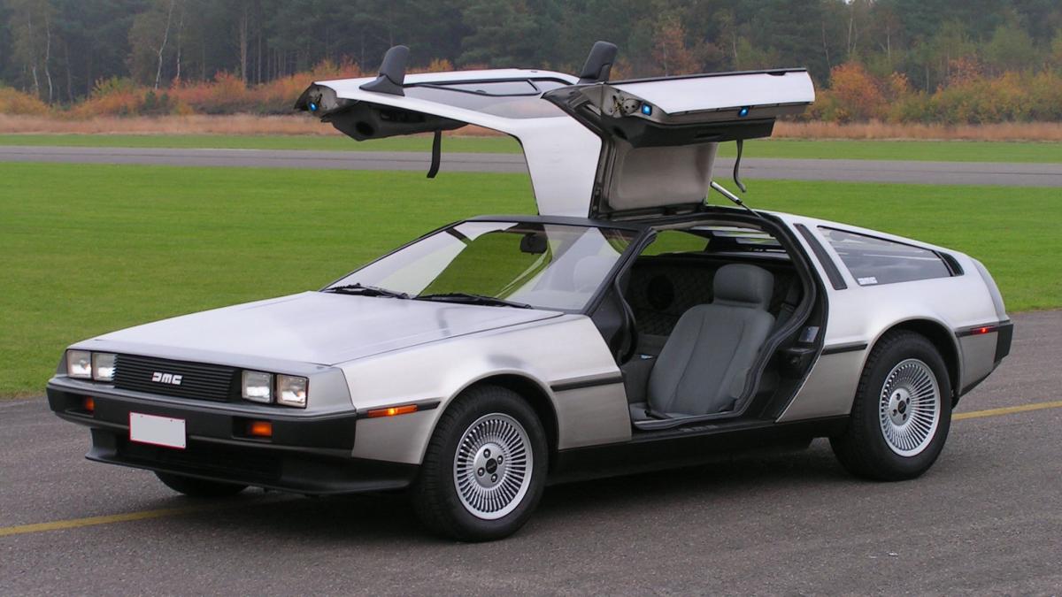 DeLorean vorne links.jpg