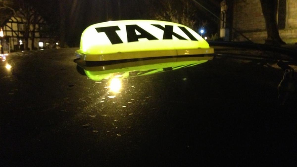 taxi-bubble-sign-1444076.jpg