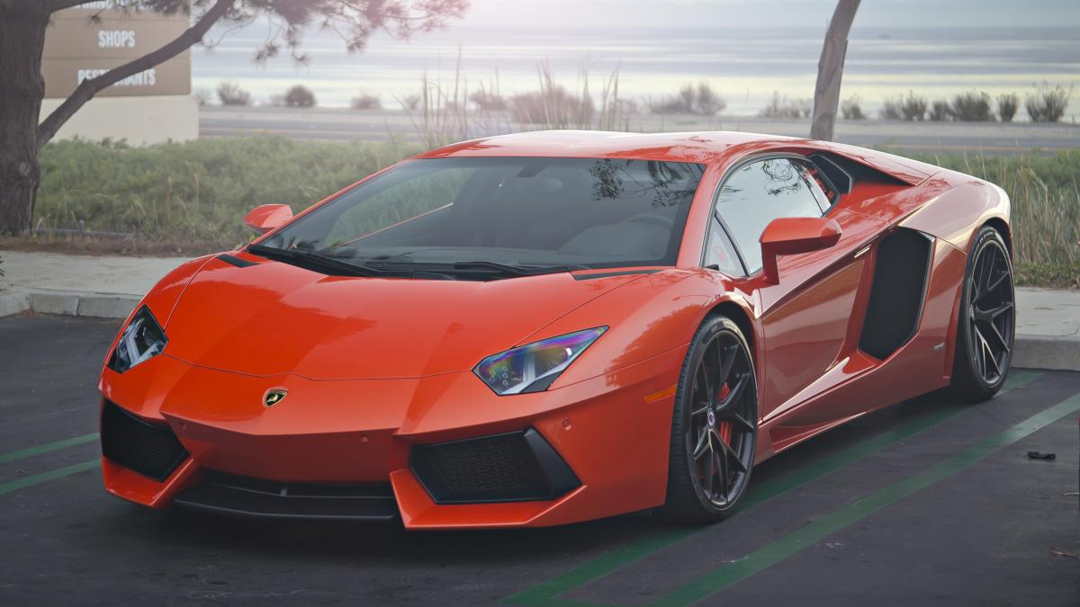 Lamborghini Aventador.jpg