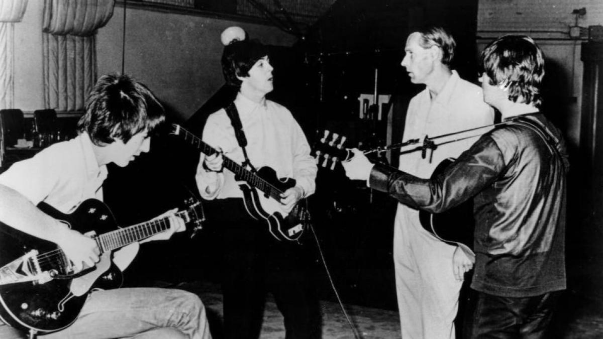 Beatles_and_George_Martin_in_studio_1966.JPG