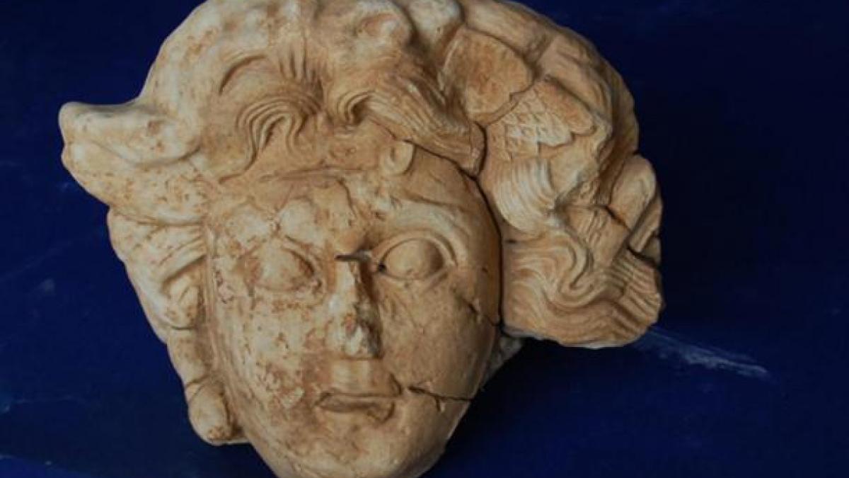 marble-head-of-Medusa.jpg