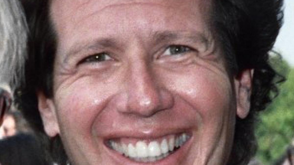 Garry_Shandling_at_the_39th_Emmy_Awards_cropped.jpg