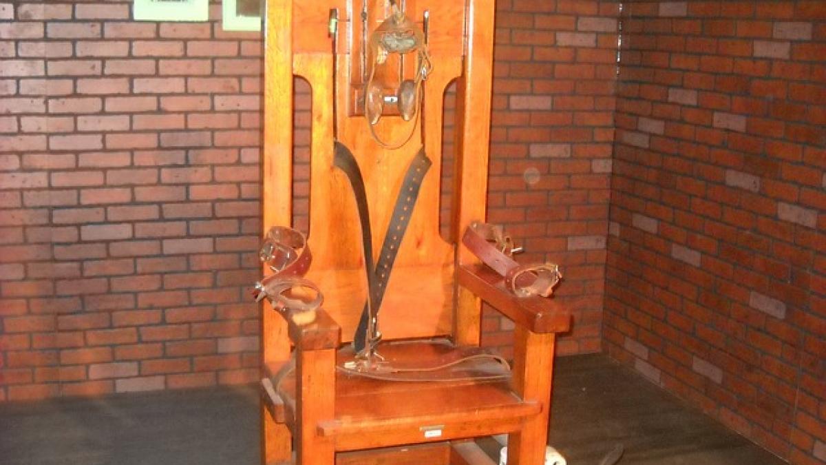 electric-chair-72283_640.jpg