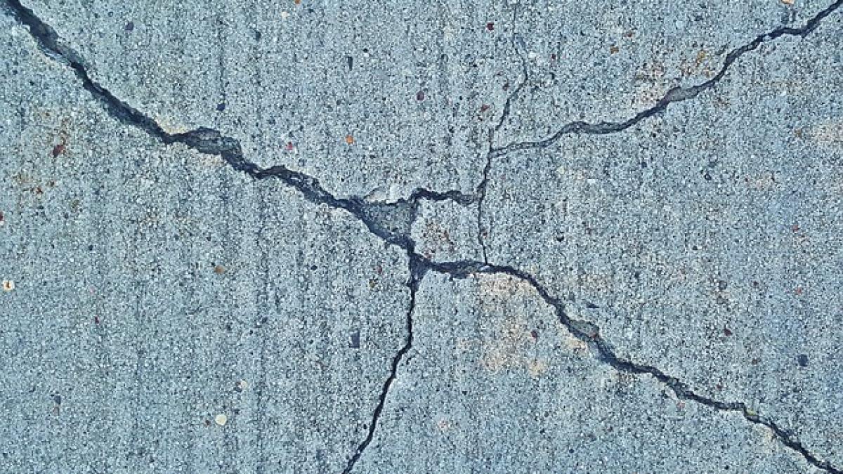 cracks-1287495_640.jpg