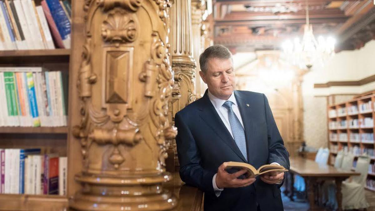 iohannis carte FB.jpg