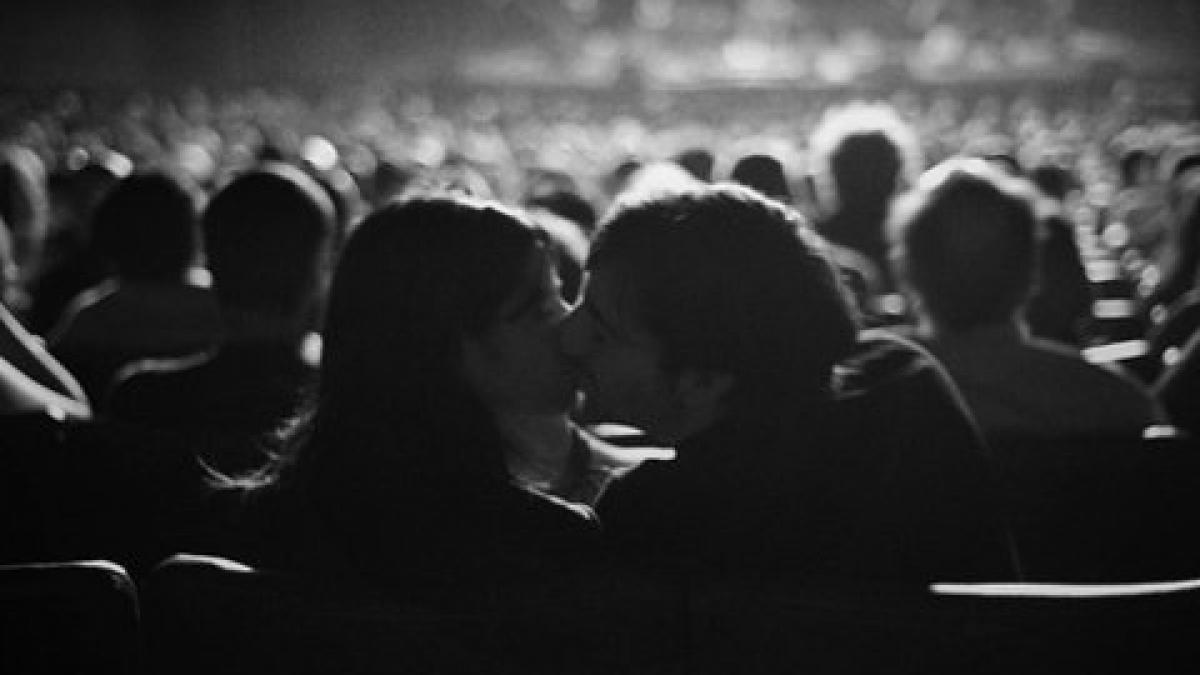 cinema-couple-cute-kiss-kissing-Favim.com-186773.jpg