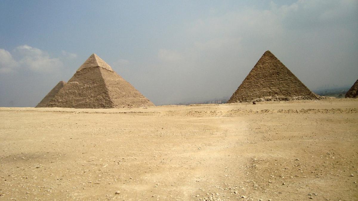 pyramids-798401_960_720.jpg