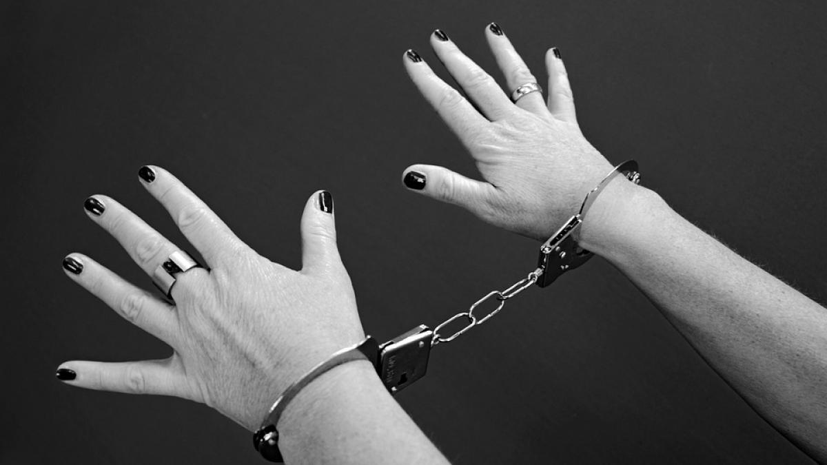 handcuffs-964522_960_720.jpg