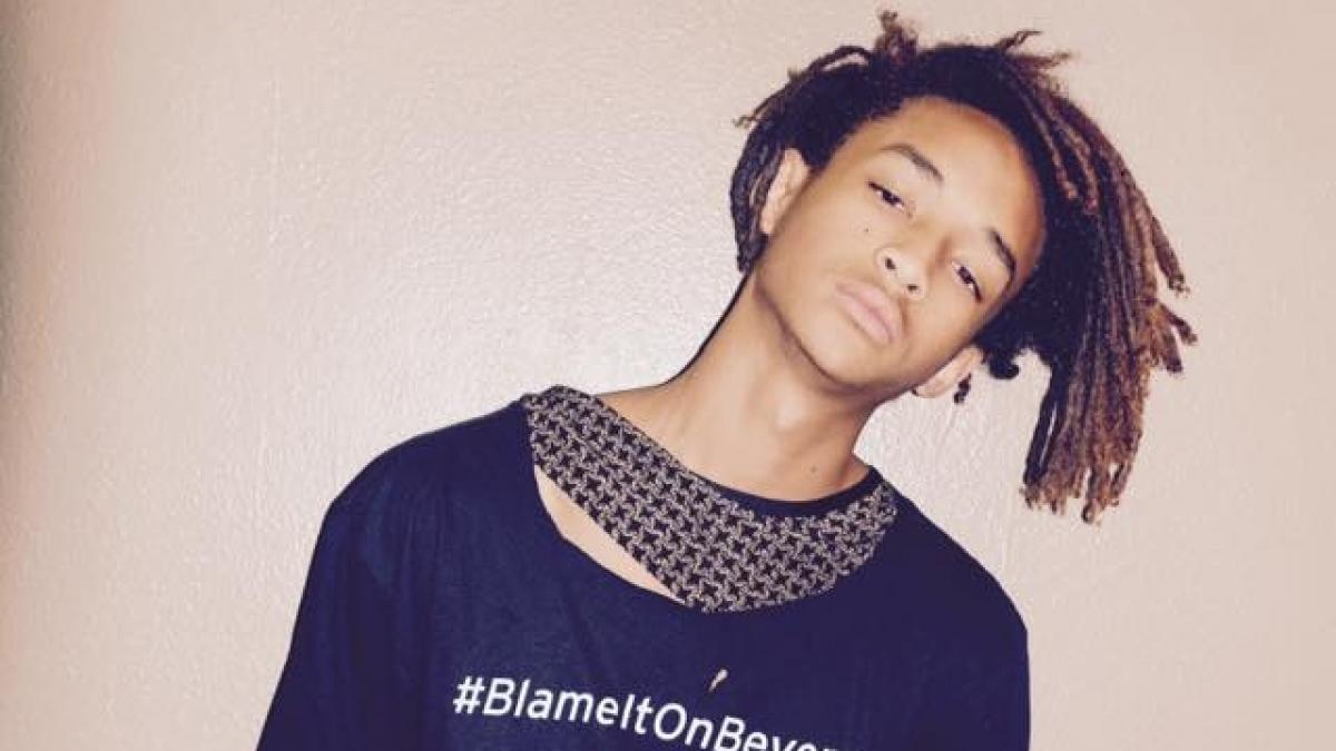 Jaden Smith șochează cu ținutele sale! Motivul pentru care fiul actorului Will Smith poartă fuste în public