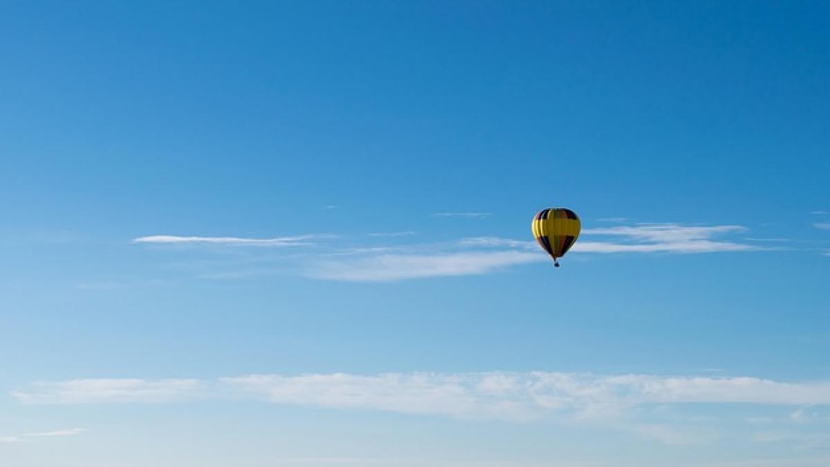 hot-air-balloon-1302110_640.jpg