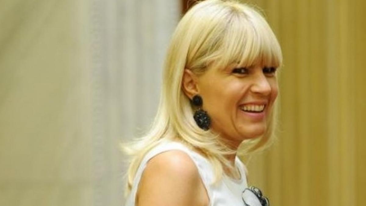 Elena Udrea, surprinsă alături de o ispită masculină de la ''Insula Iubirii'' - FOTO