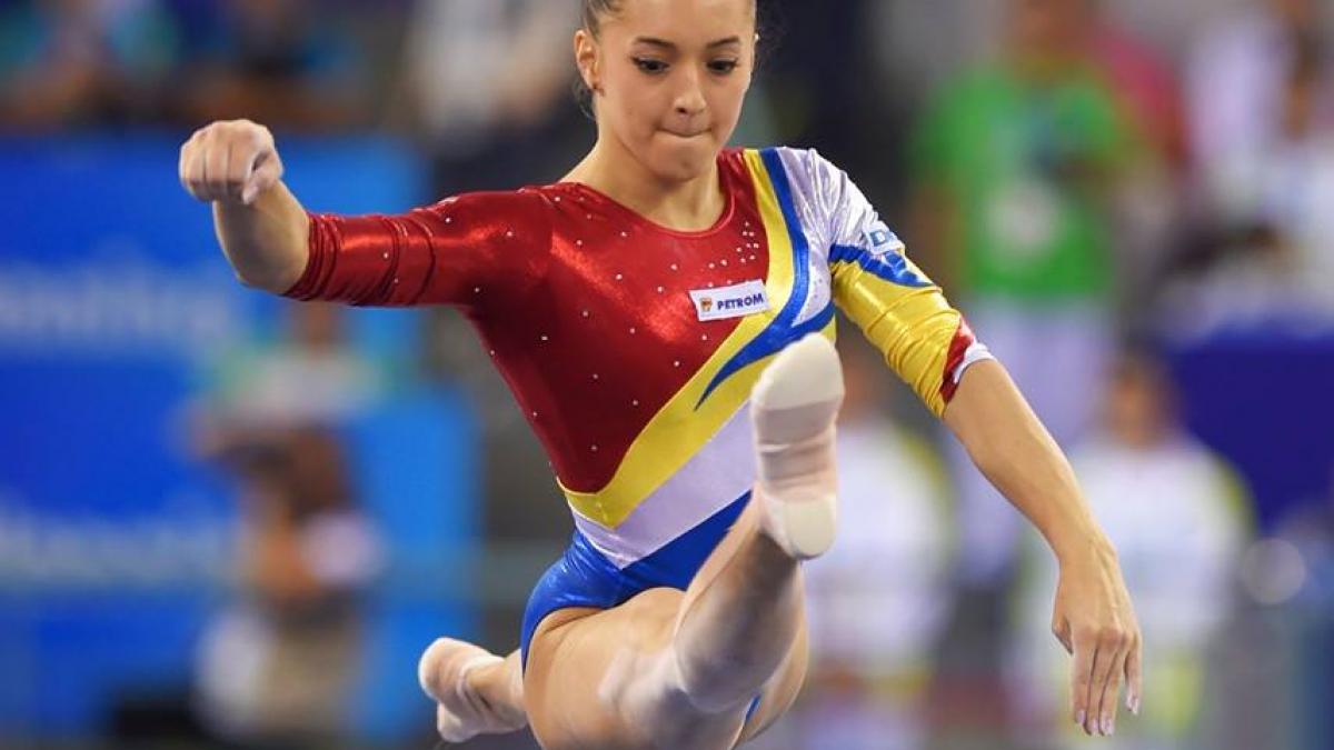 larisa iordache.jpg