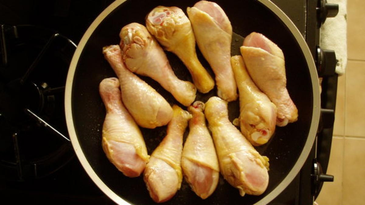 raw-chicken-drumsticks-1456933.jpg