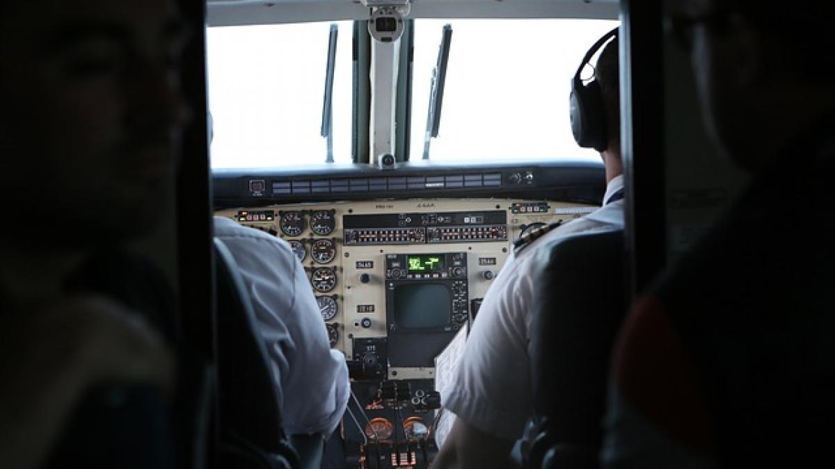 cockpit-924952_640.jpg