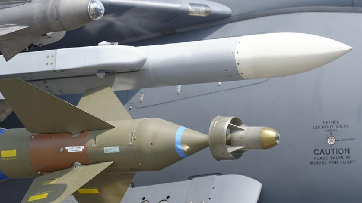 missile-1143116_640.jpg