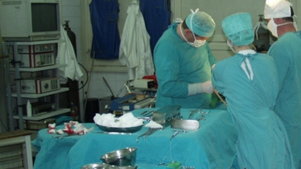 Era să moară din cauza doctorilor. Ce obiect au uitat în ea, după o operație. „S-a prins de hârtia igienică pe care o foloseam”