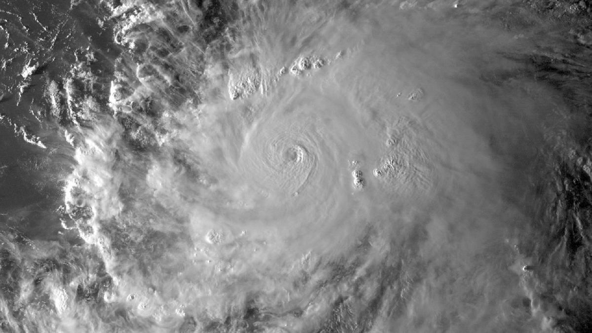 hurricane-1712066_1280.jpg