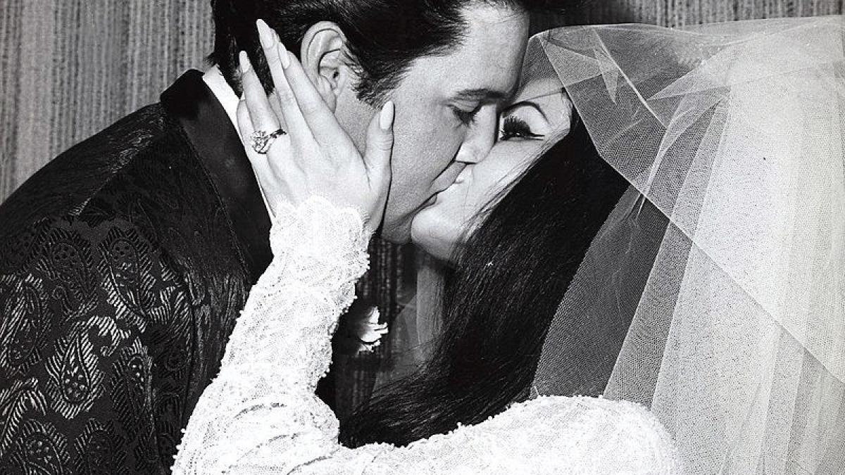 Elvis_Presley_Wedding_Photo_1967.jpg