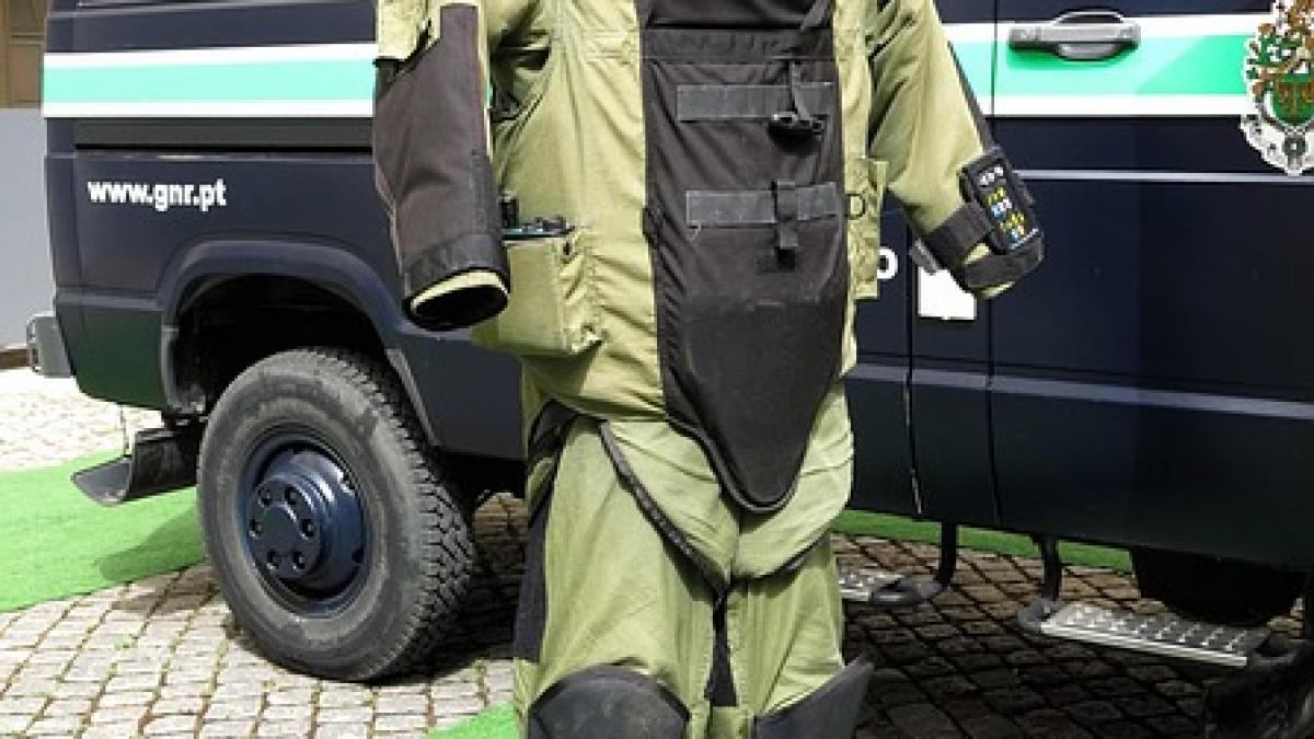 wear-protective-clothing-1461937_640.jpg