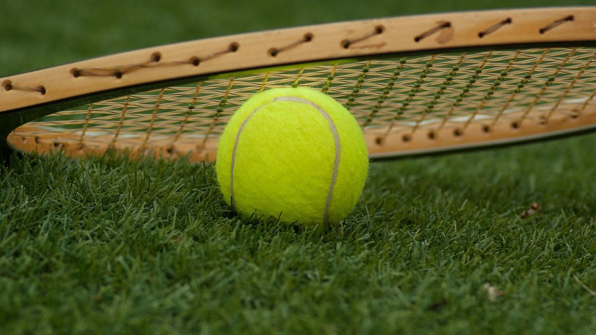 tennis-ball-1162631_1280.jpg