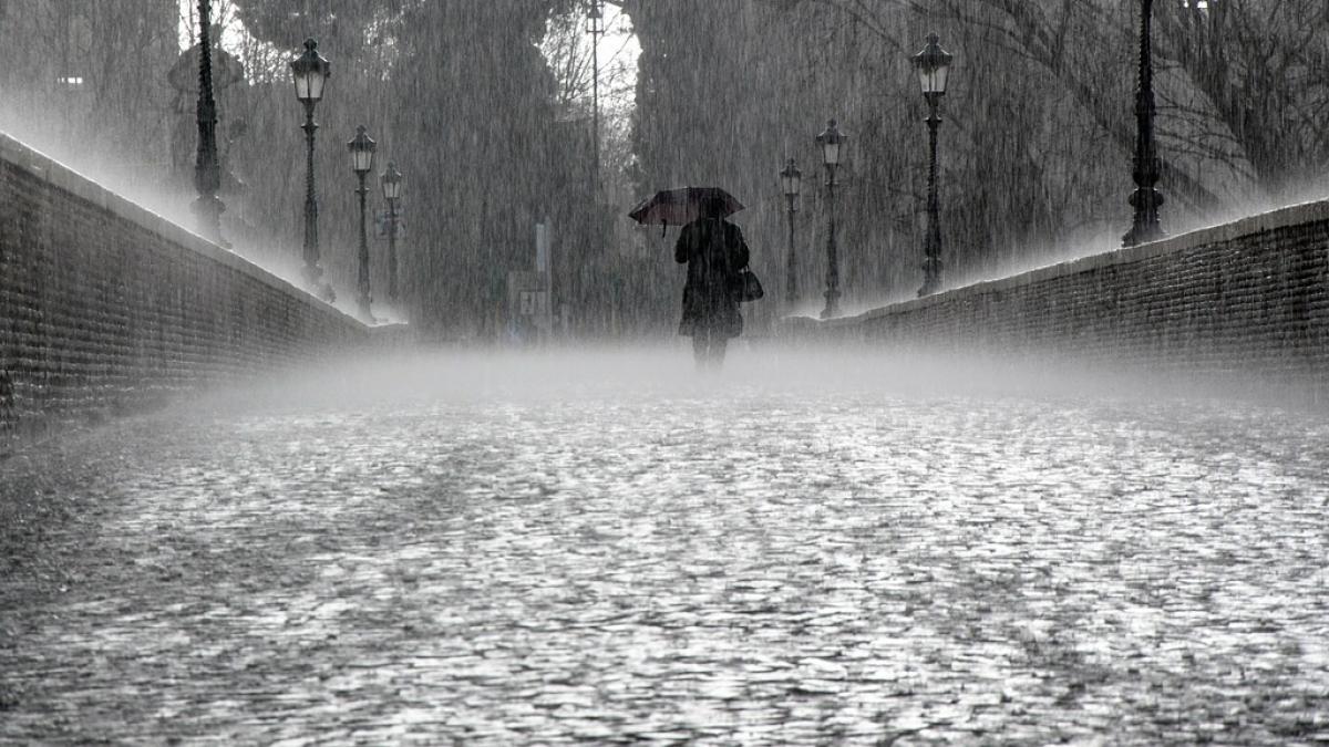 ALERTĂ de la meteo! Cod galben de ploi în Bucureşti şi 11 judeţe 