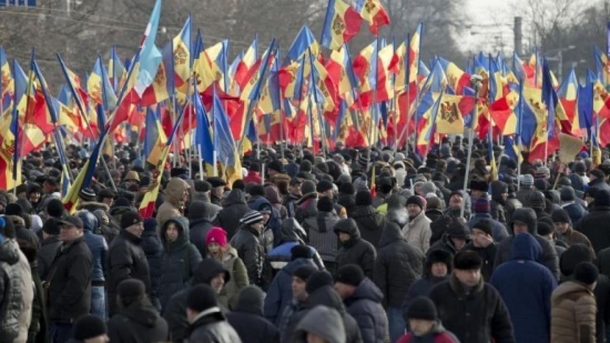 proteste-de-amploare-la-chisinau-1-000-de-oameni-au-iesit-in-strada-nemultumiti-de-victoria-lui-416307.jpg