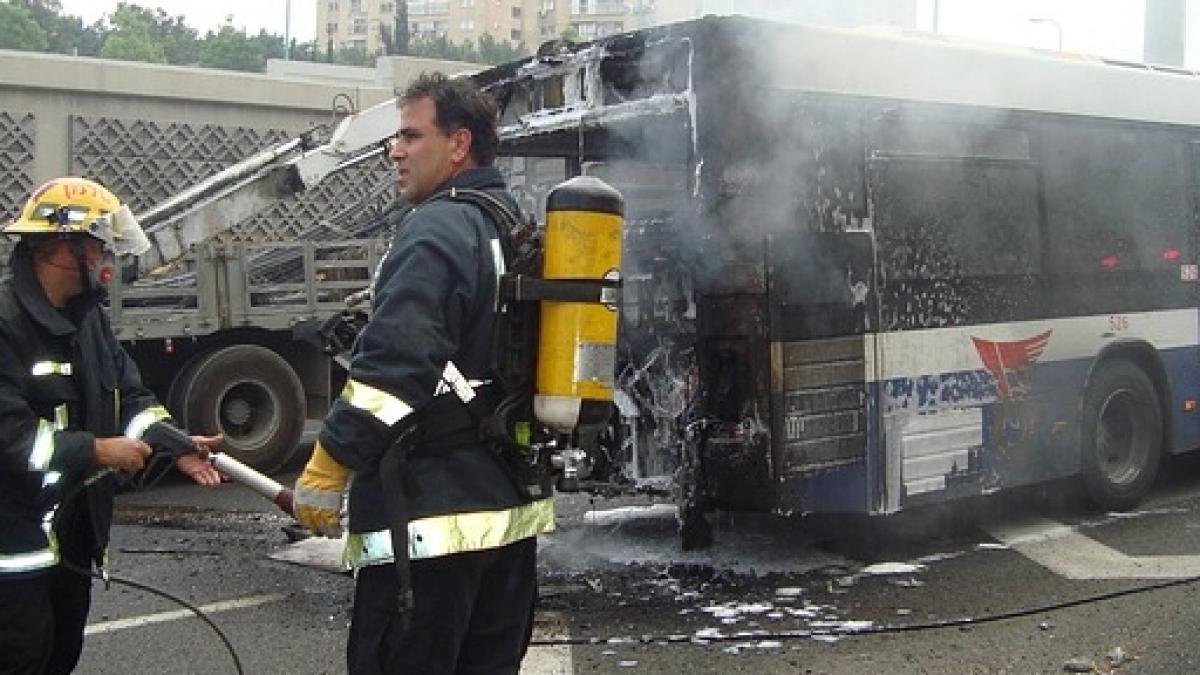 Incendiul Din CapitalÄƒ A Fost Stins Un Autobuz A Luat Foc In Autogara Rahova