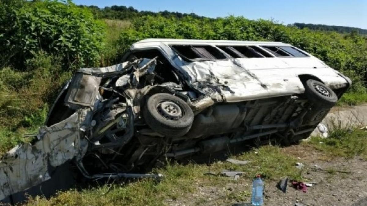 Cel puţin 29 de copii au murit într-un accident de microbuz şcolar