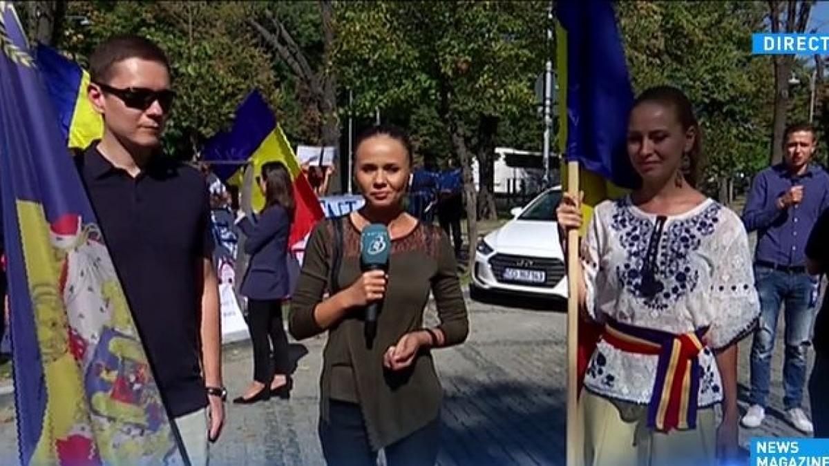 Protest la Ambasada Ucrainei de la București. Oamenii sunt revoltați de decizia Kievului de a închide școlile românești