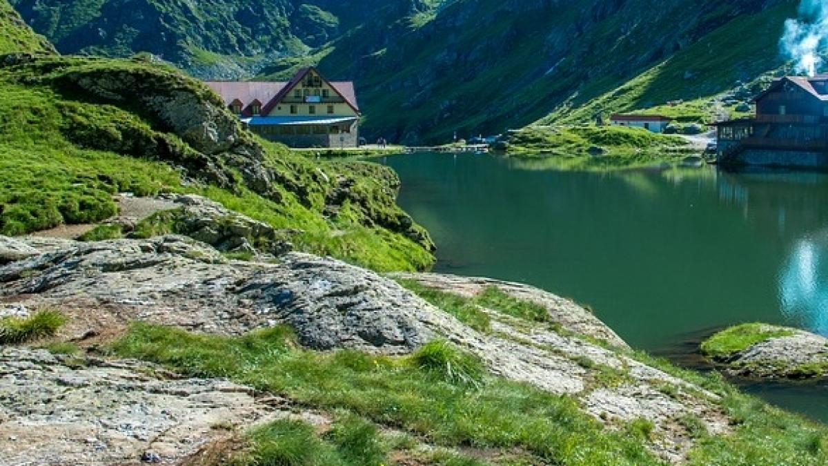 Este cel mai mic oraş din România, dar l-au transformat într-o atracţie mondială