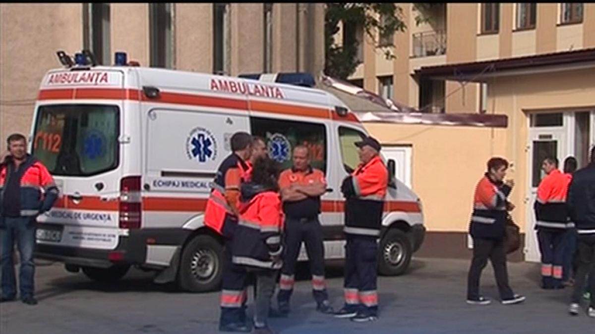 Angajații de la Ambulanță, protest la nivel național. Sindicaliștii discută cu premierul Mihai Tudose