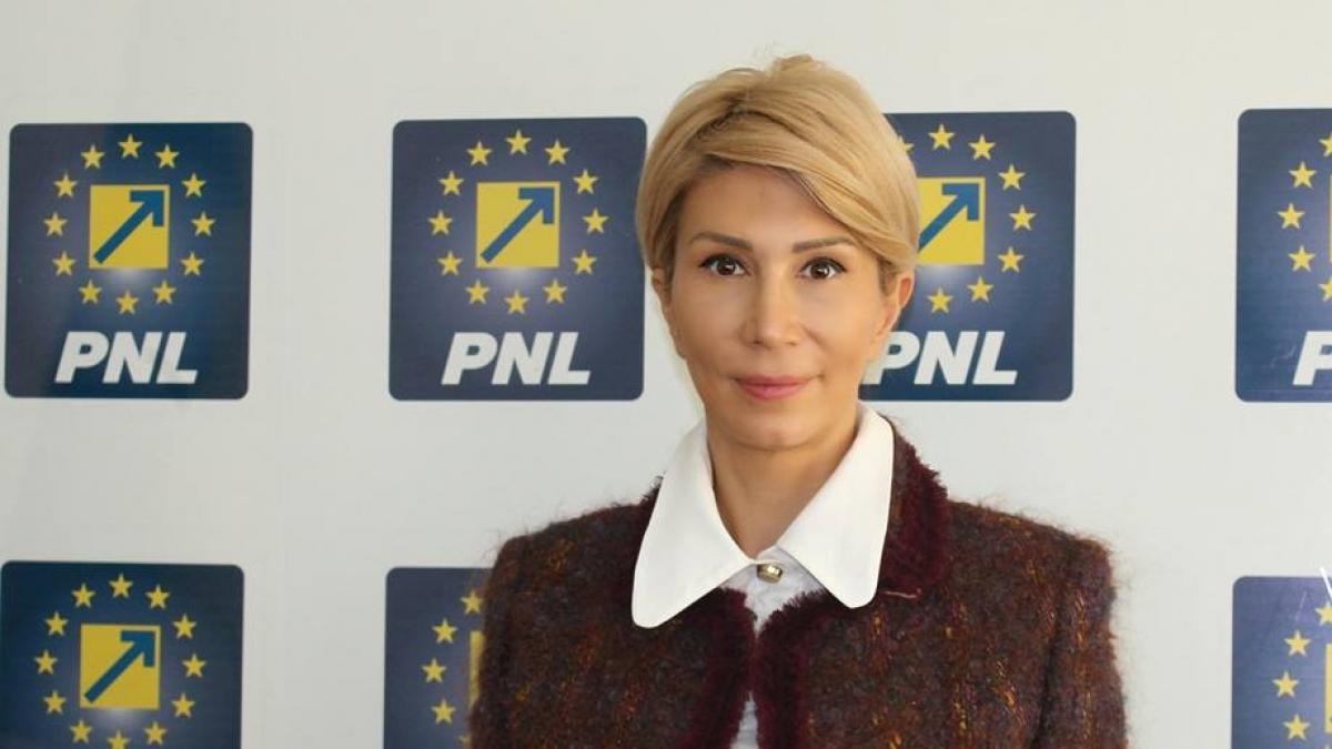 Vântul puternic a afectat casa în care locuieşte Raluca Turcan