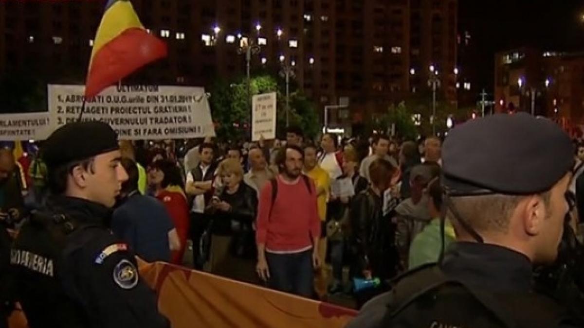 Protest în Piața Victoriei. Circulația a fost blocată 